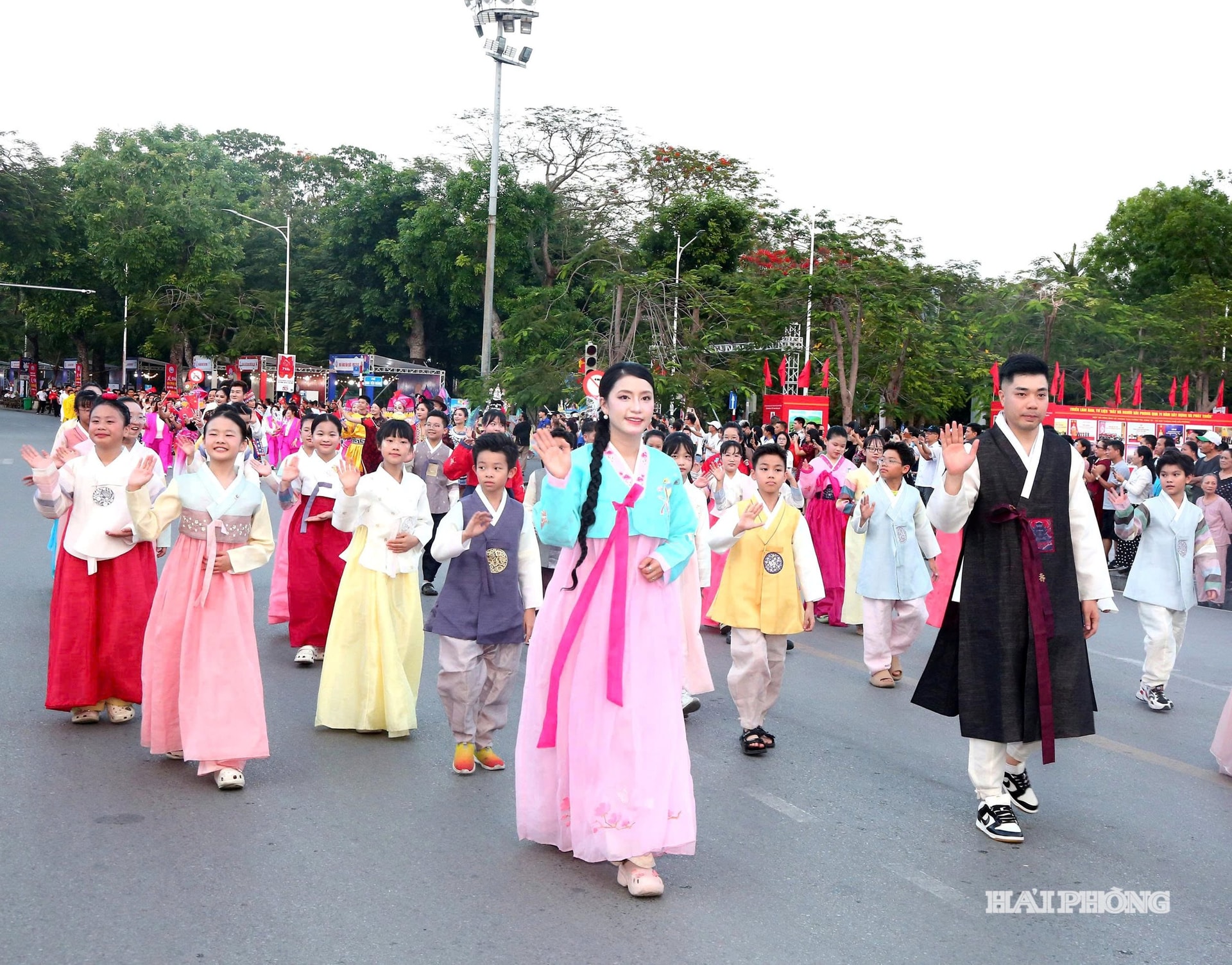 Đoàn Nghệ thuật Bujihwa (Hàn Quốc).