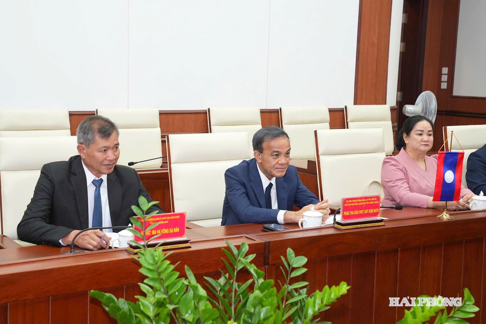 Đoàn đại biểu chính quyền 2 tỉnh Viêng Chăn và U-đôm-xay (Nước CHDCND Lào)