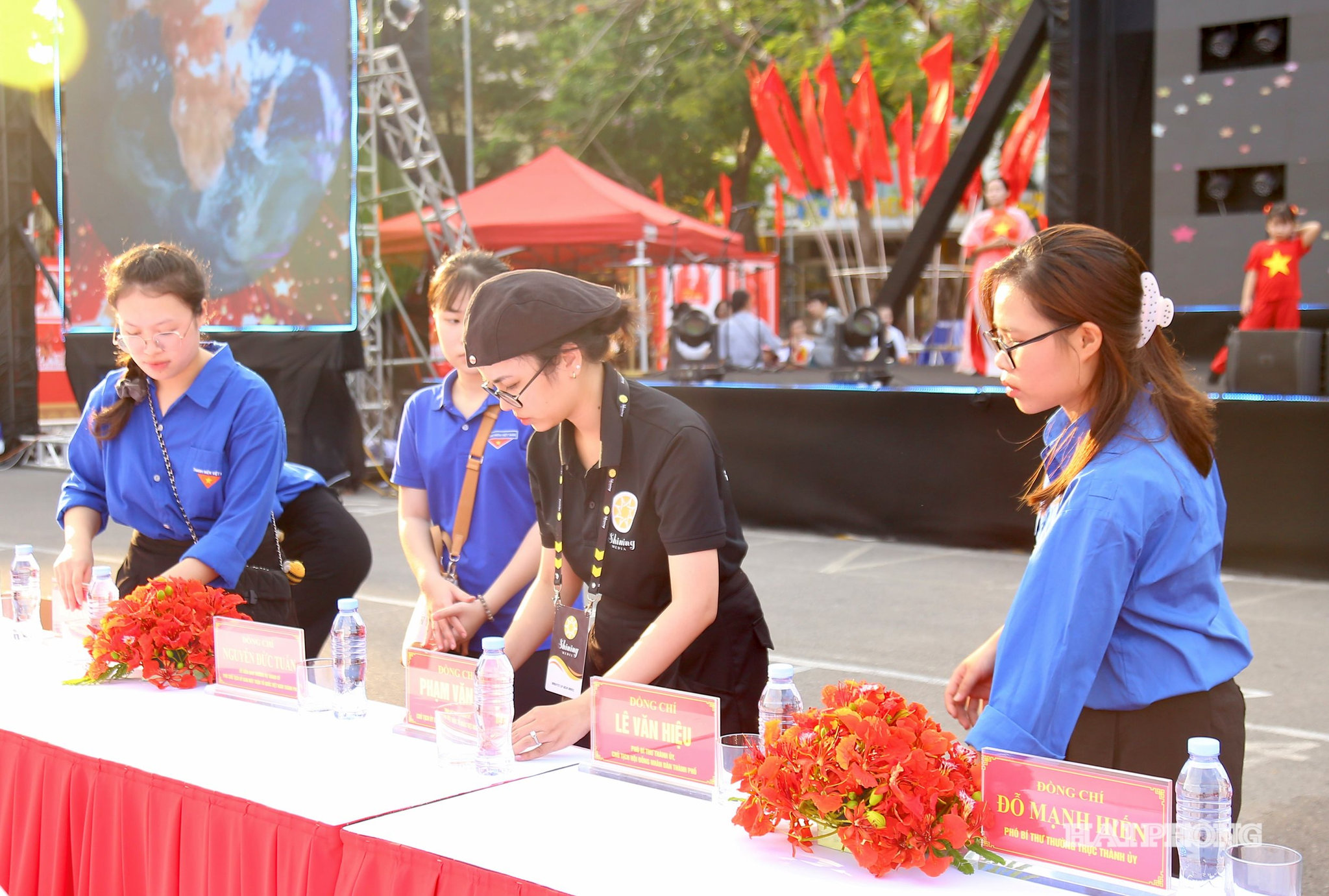 sinh-vien-tinh-nguyen1.jpg