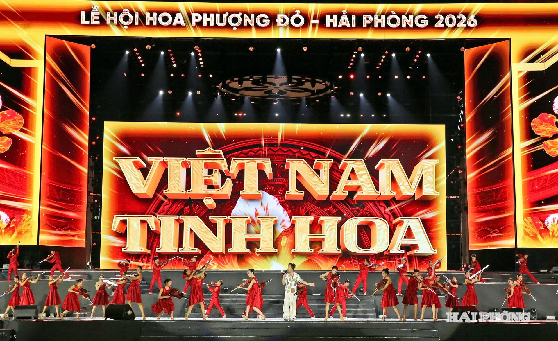 tiet-muc-nghe-thuat-viet-nam-tinh-hoa-tai-chuong-trinh-khai-mac-le-hoi-hoa-phuong-do-hai-phong-2026..jpg