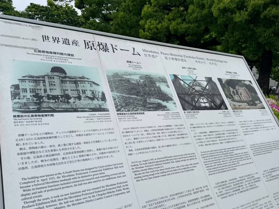Ngày 6/8 /1945, thế giới chứng kiến một trong những sự kiện đau lòng khi quả bom nguyên tử đầu tiên trên thế giới dội xuống trung tâm thành phố Hiroshima, mang theo sự tàn phá hủy hoại chưa từng có: hơn 70.000 người đã chết và 70.000 người khác bị thương nặng do ảnh hưởng của phóng xạ. (Nguồn: Vietnam+)