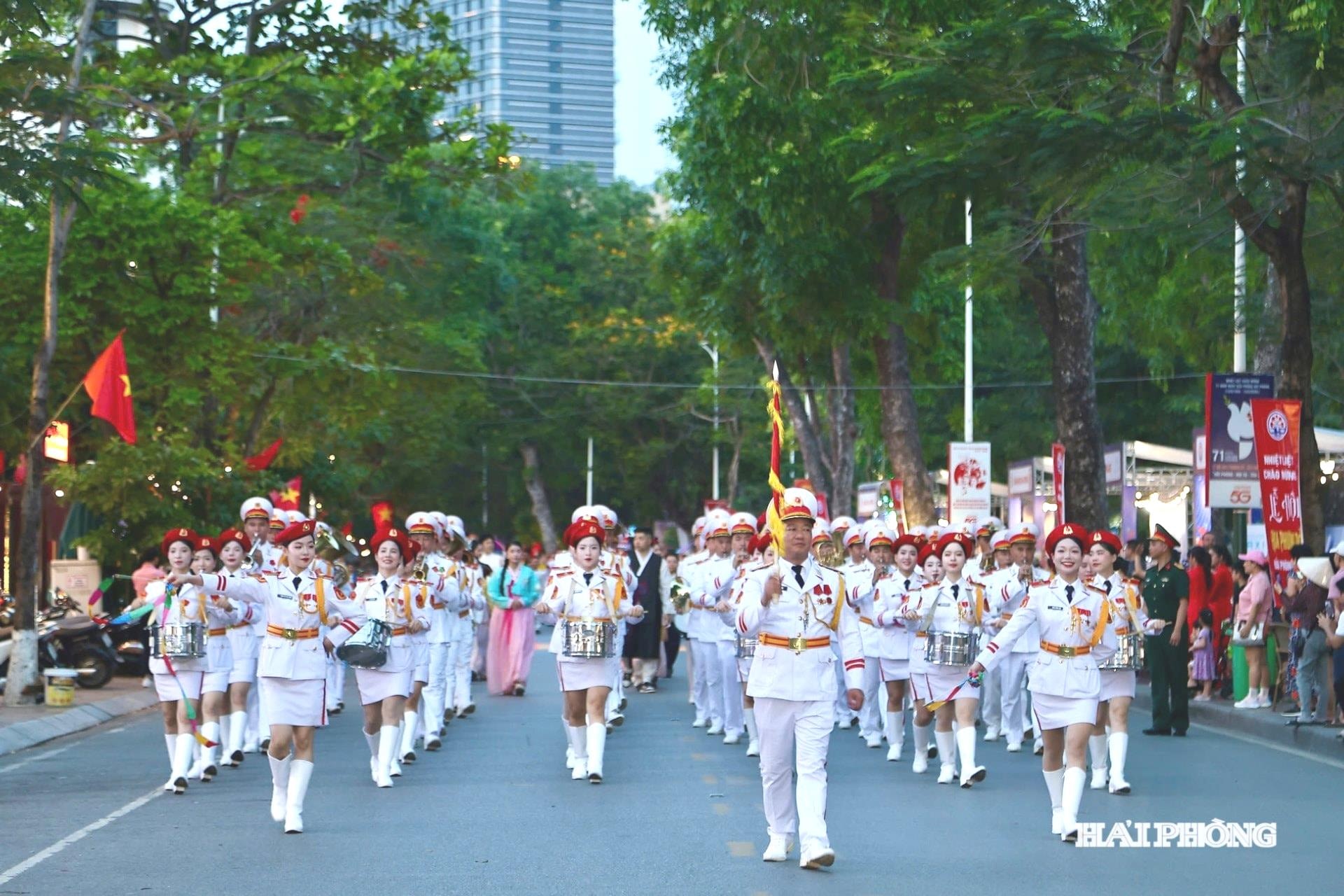 le-hoi-hoa-phuong-do2(1).jpg