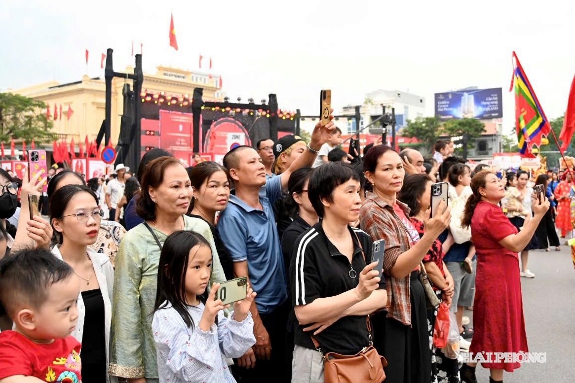 nguoi-dan-tray-hoi6.jpg