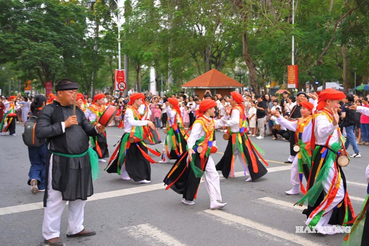 sac-mau-dan-gian2.jpg