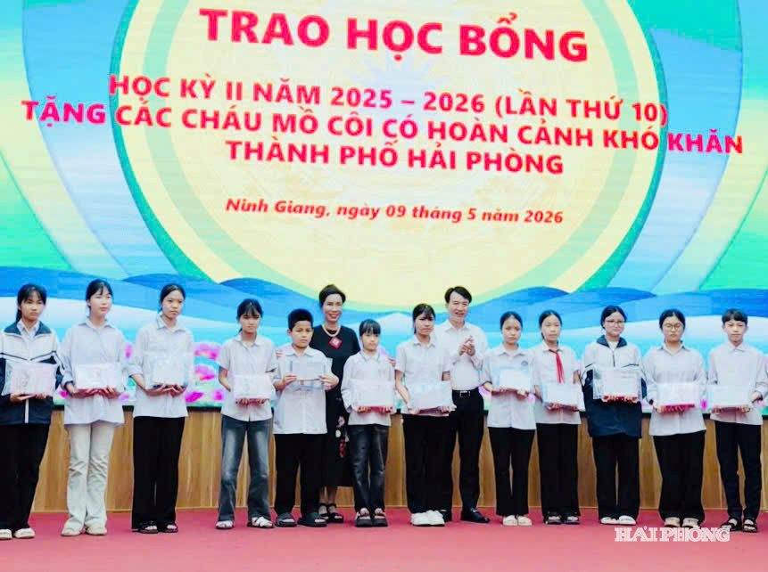 trao-hoc-bong.jpg