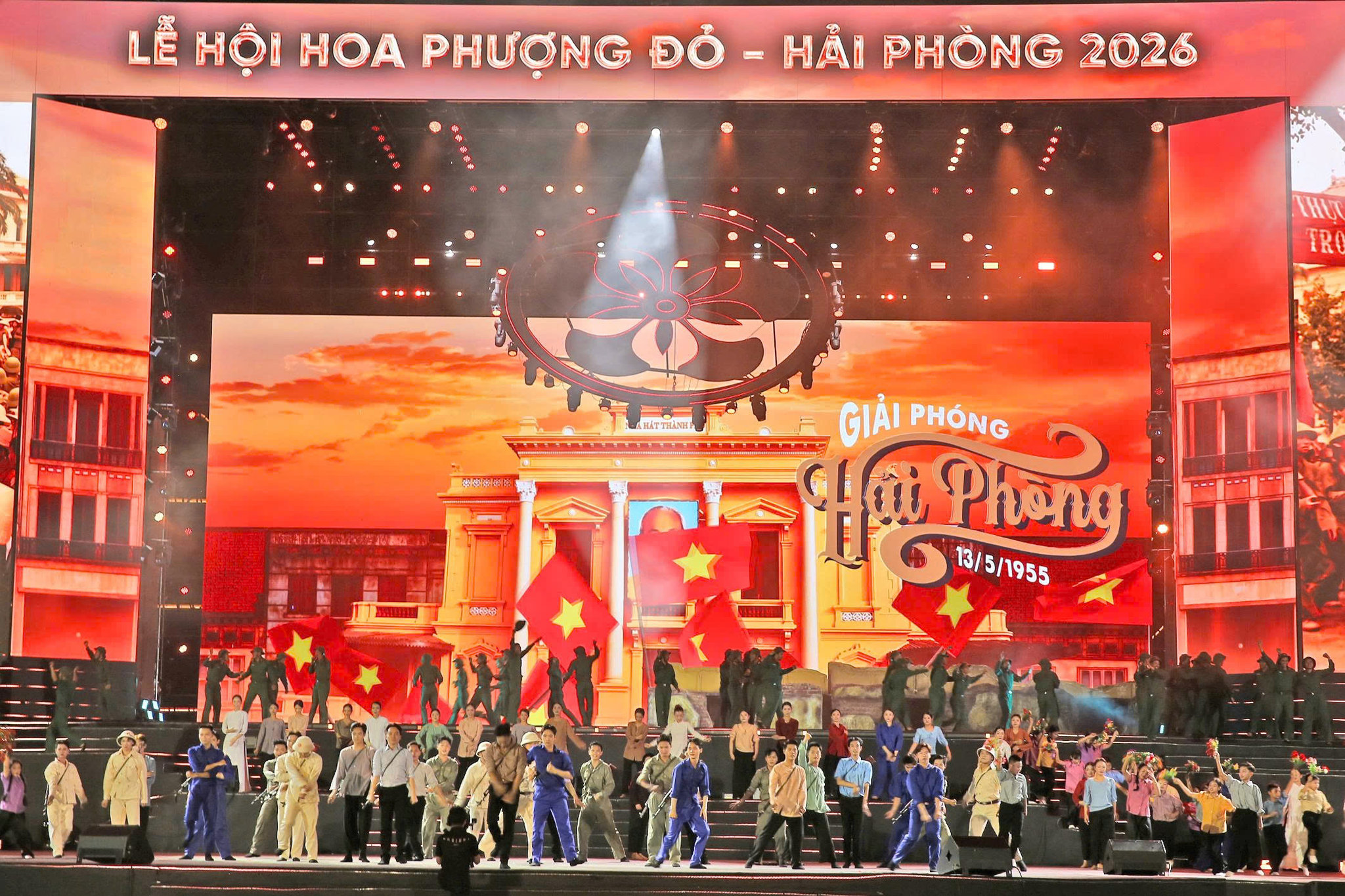 Lễ khai mạc quy tụ nhiều nghệ sĩ tên tuổi cùng đông đảo ca sĩ, diễn viên, nhóm múa, vũ đoàn và lực lượng nghệ thuật quần chúng