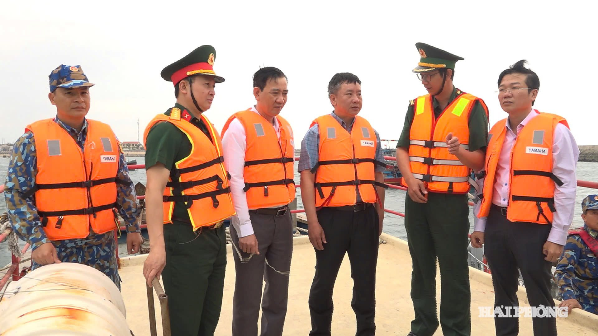Phó Chủ tịch UBND thành phố hỏi thăm, động viên lực lượng tham gia cứu nạn