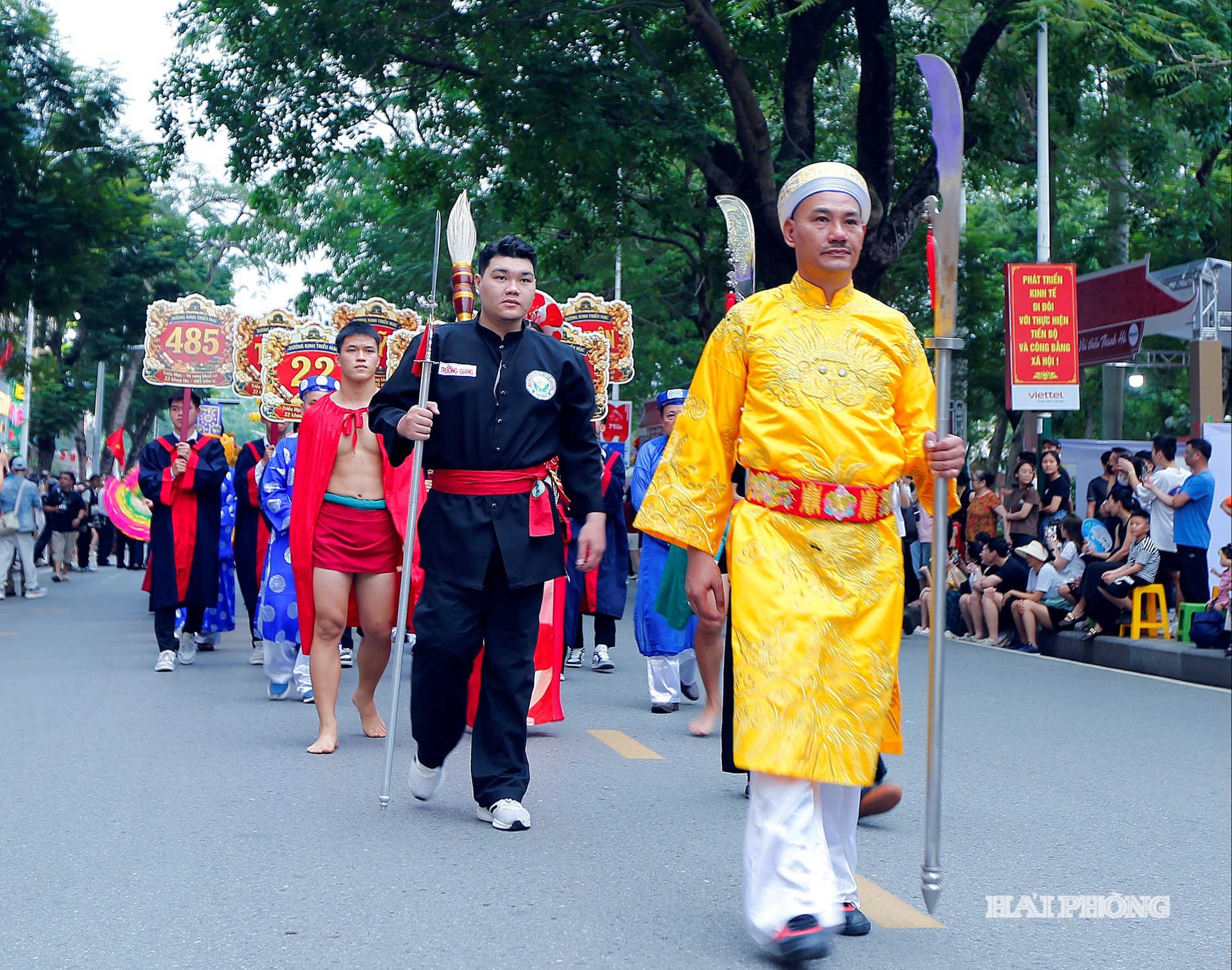 Đoàn diễu hành 
