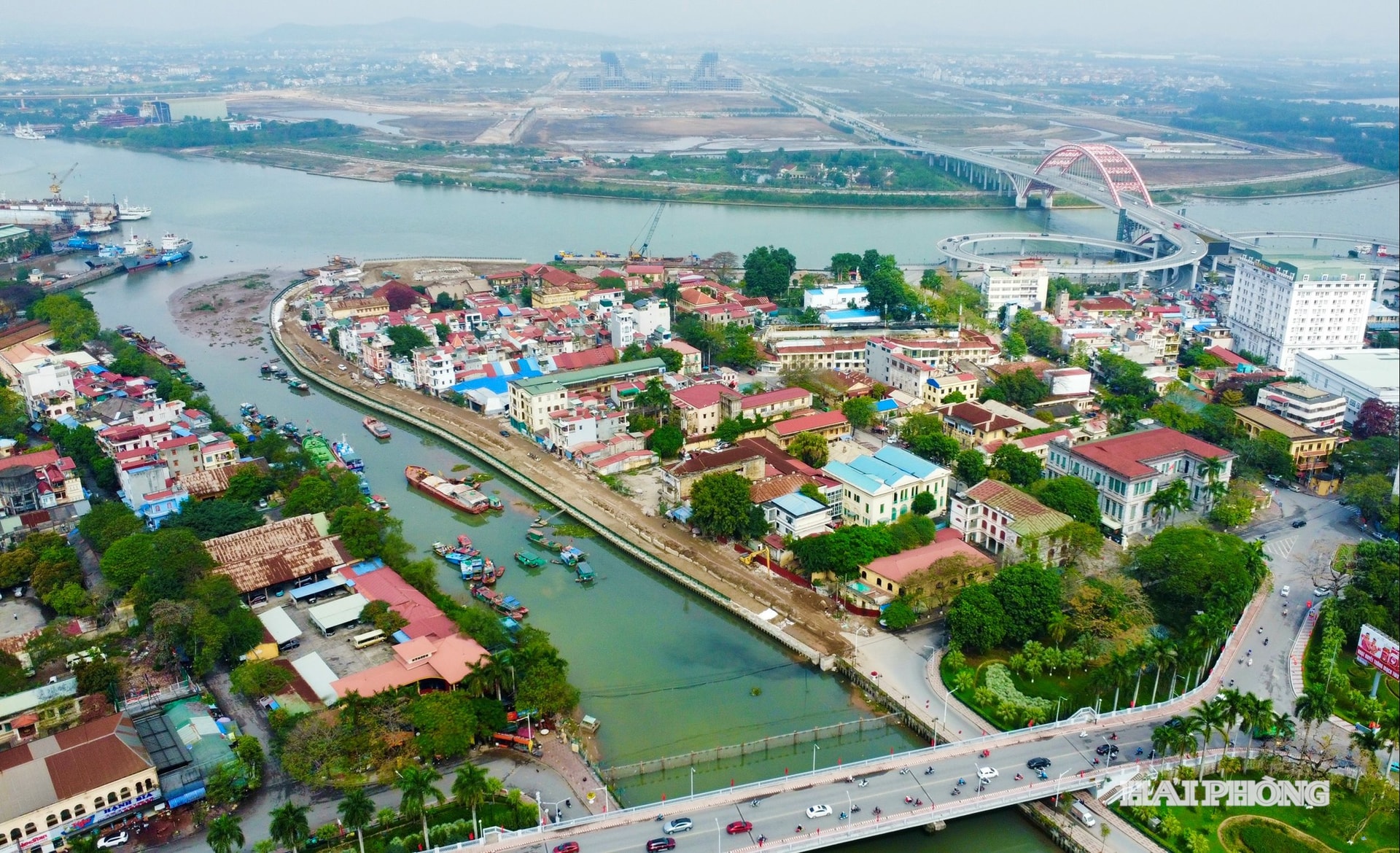 do-thi-phuong-hong-bang.jpg