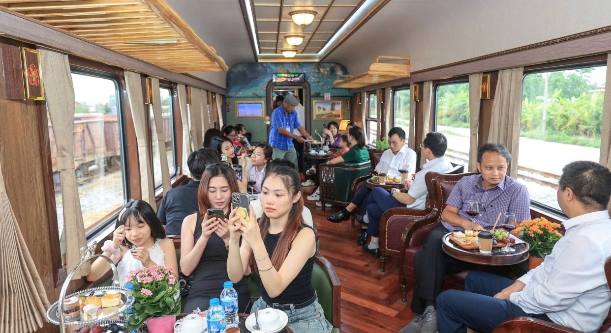 z7815585599800_62507bcd4a1f5313569ac96040ed124d.jpg