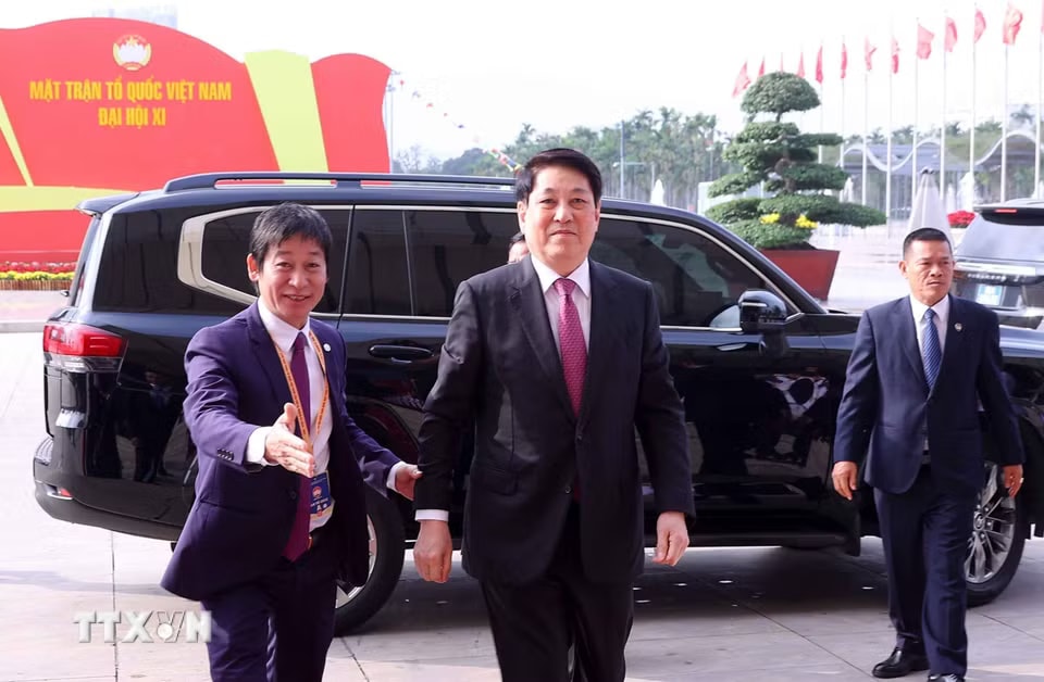 Nguyên Chủ tịch nước Lương Cường đến dự phiên khai mạc trọng thể Đại hội XI Mặt trận Tổ quốc Việt Nam. (Ảnh: Văn Điệp/TTXVN)