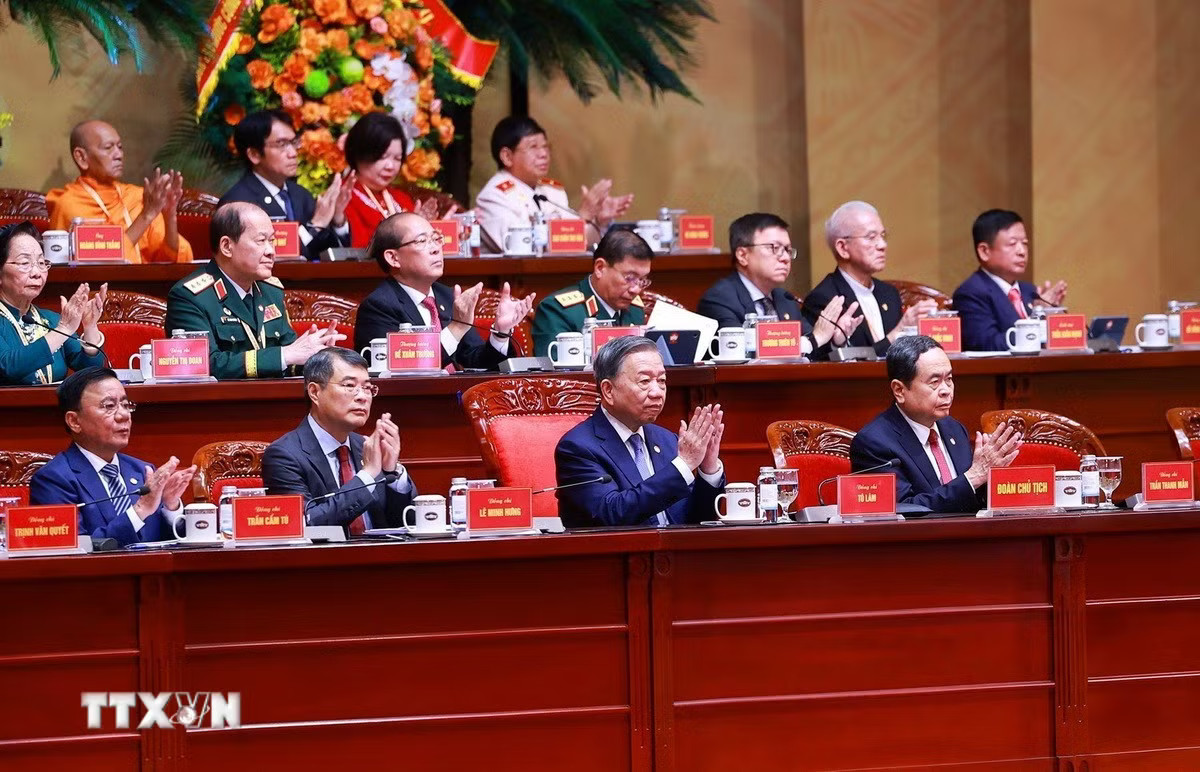 Tổng Bí thư, Chủ tịch nước Tô Lâm, Thủ tướng Lê Minh Hưng và Chủ tịch Quốc hội Trần Thanh Mẫn tham dự Phiên khai mạc trọng thể Đại hội XI Mặt trận Tổ quốc Việt Nam. (Ảnh: Dương Giang/TTXVN) ttxvn-khai-mac-trong-the-dai-hoi-dai-bieu-mat-tran-to-quoc-26.jpg