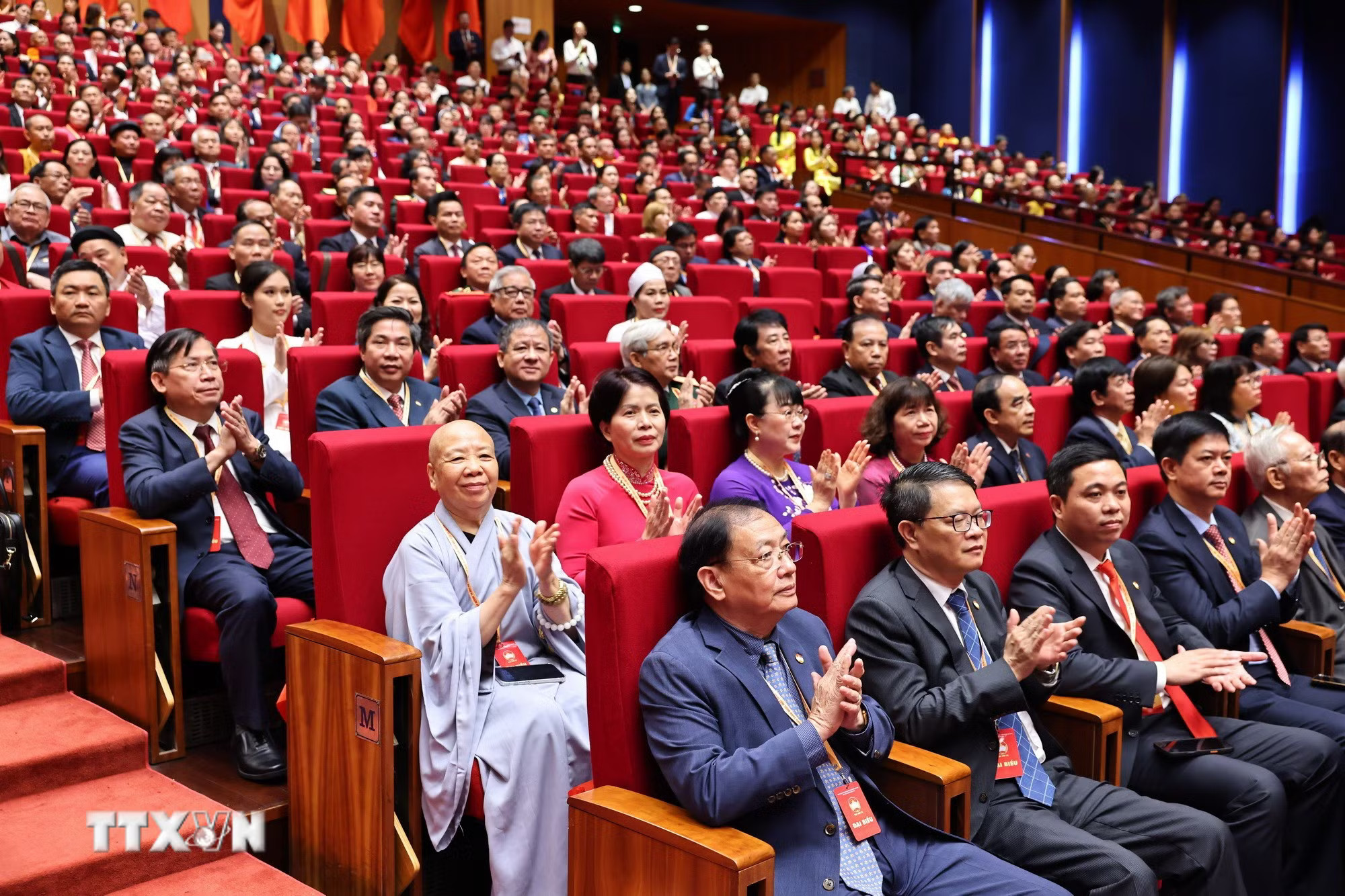 Các đại biểu tham dự phiên khai mạc trọng thể Đại hội đại biểu Mặt trận Tổ quốc Việt Nam lần thứ XI. (Ảnh: Minh Đức/TTXVN) ttxvn-khai-mac-trong-the-dai-hoi-dai-bieu-mat-tran-to-quoc-33.jpg