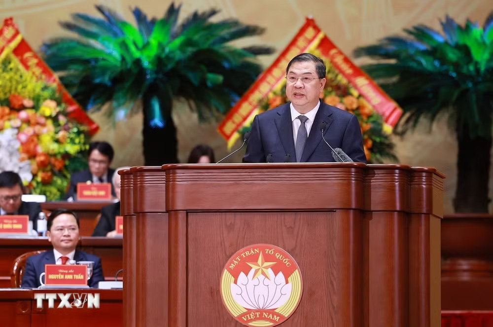 Ủy viên Bộ Chính trị, Phó Thủ tướng Thường trực Chính phủ Phạm Gia Túc báo cáo công tác phối hợp giữa Chính phủ và Mặt trận Tổ quốc Việt Nam. (Ảnh: Dương Giang/TTXVN) ttxvn-khai-mac-trong-the-dai-hoi-dai-bieu-mat-tran-to-quoc-27.jpg