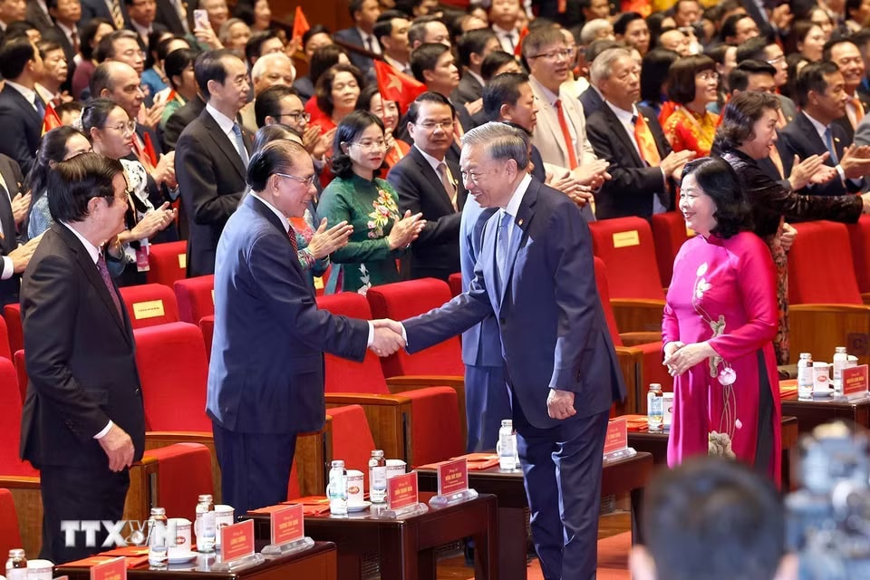 Tổng Bí thư, Chủ tịch nước Tô Lâm cùng các đồng chí lãnh đạo, nguyên lãnh đạo Đảng, Nhà nước tham dự phiên khai mạc trọng thể Đại hội đại biểu Mặt trận Tổ quốc Việt Nam lần thứ XI. (Ảnh: Doãn Tấn/TTXVN)