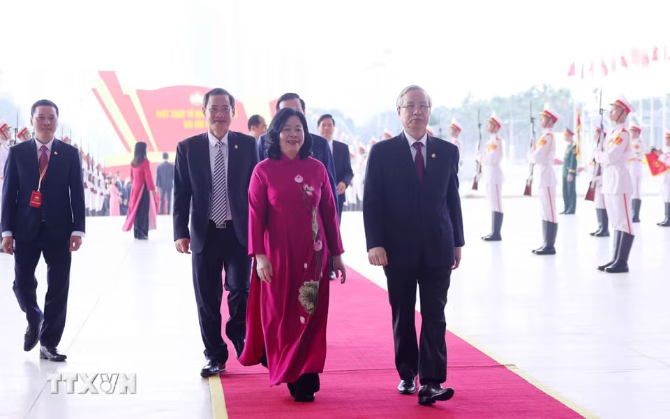 Các đồng chí lãnh đạo, nguyên lãnh đạo Đảng, Nhà nước đến dự phiên khai mạc trọng thể Đại hội XI Mặt trận Tổ quốc Việt Nam. (Ảnh: Văn Điệp/TTXVN)