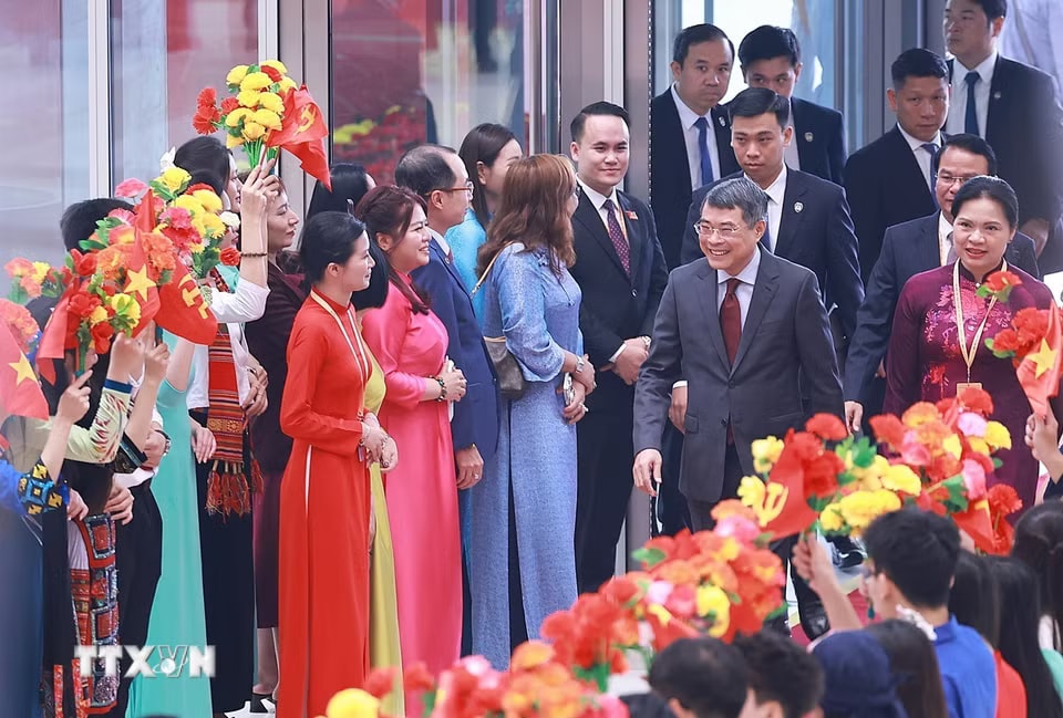 Thủ tướng Lê Minh Hưng đến dự khai mạc Đại hội XI Mặt trận Tổ quốc Việt Nam. (Ảnh: TTXVN)