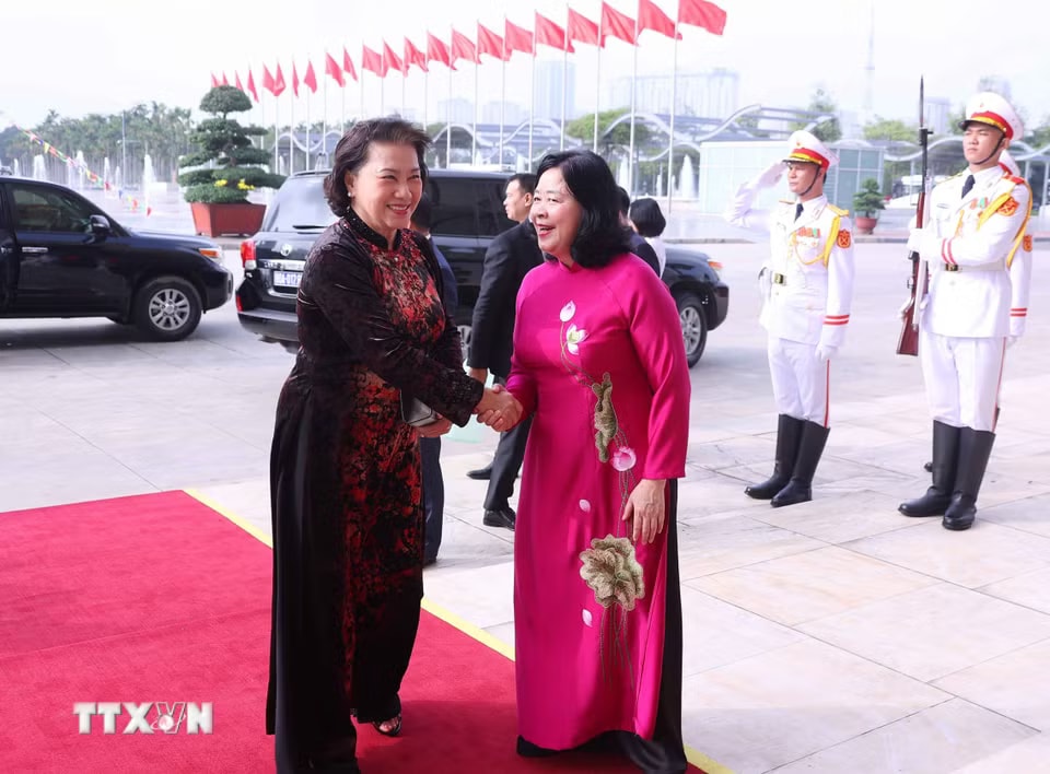 Nguyên Chủ tịch Quốc hội Nguyễn Thị Kim Ngân đến dự phiên khai mạc trọng thể Đại hội XI Mặt trận Tổ quốc Việt Nam. (Ảnh: Văn Điệp/TTXVN)
