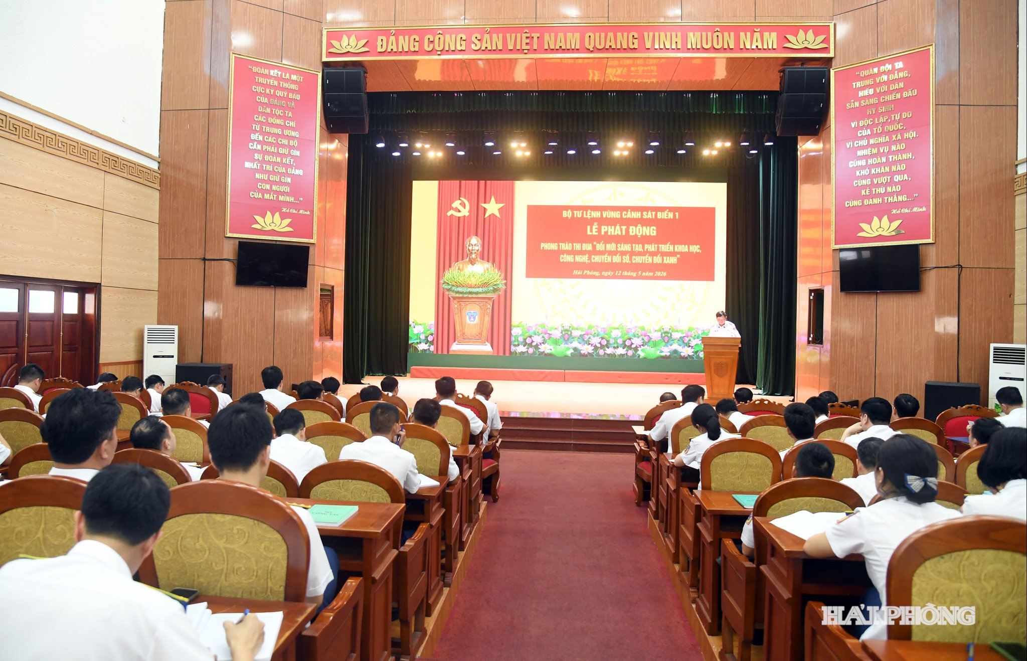 Quang cảnh lễ phá động thi đua