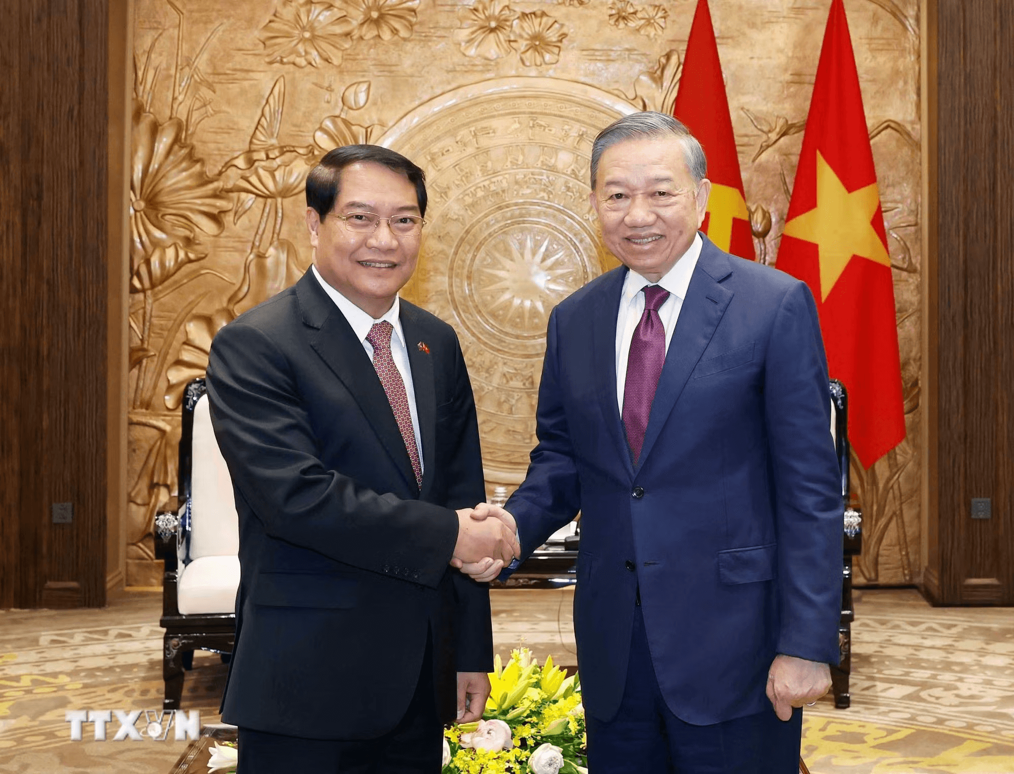 tong-bi-thu-tiep-lao.png