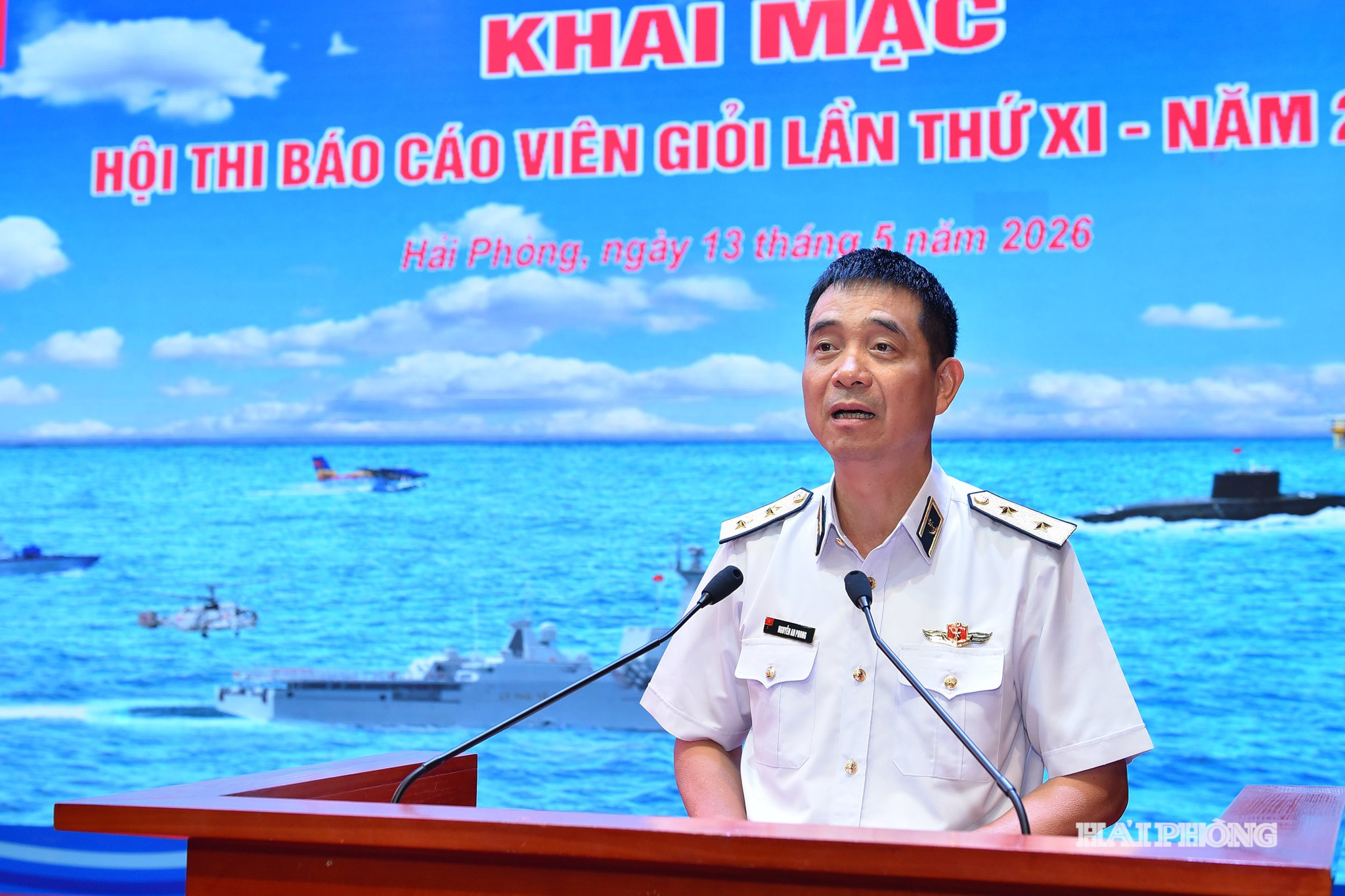 Phó Đô đốc Nguyễn An Phong, Chính ủy Hải quân phát biểu tại lễ khai mạc hội thi.