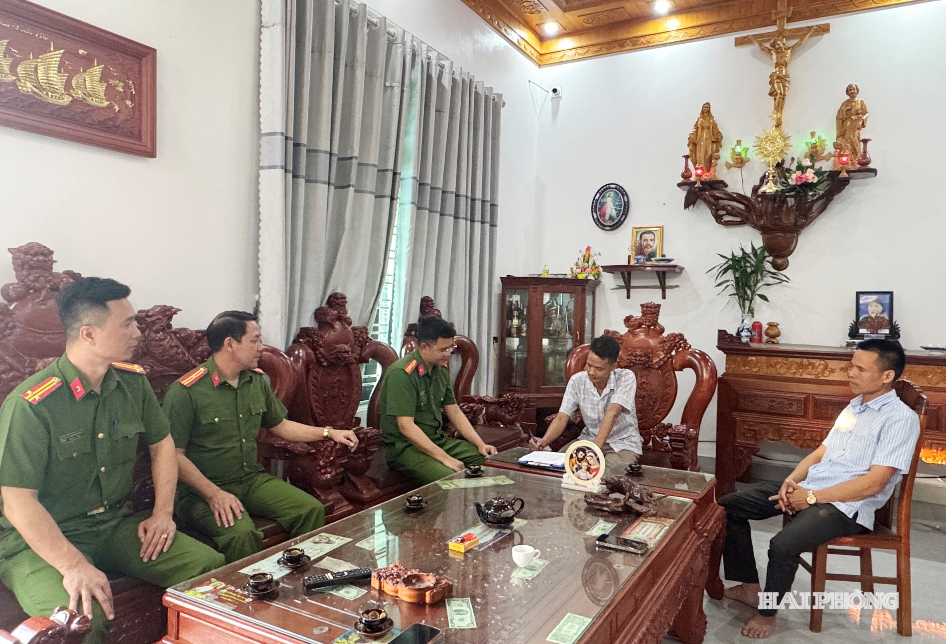 cong-an-xa-lac-phuong.jpg