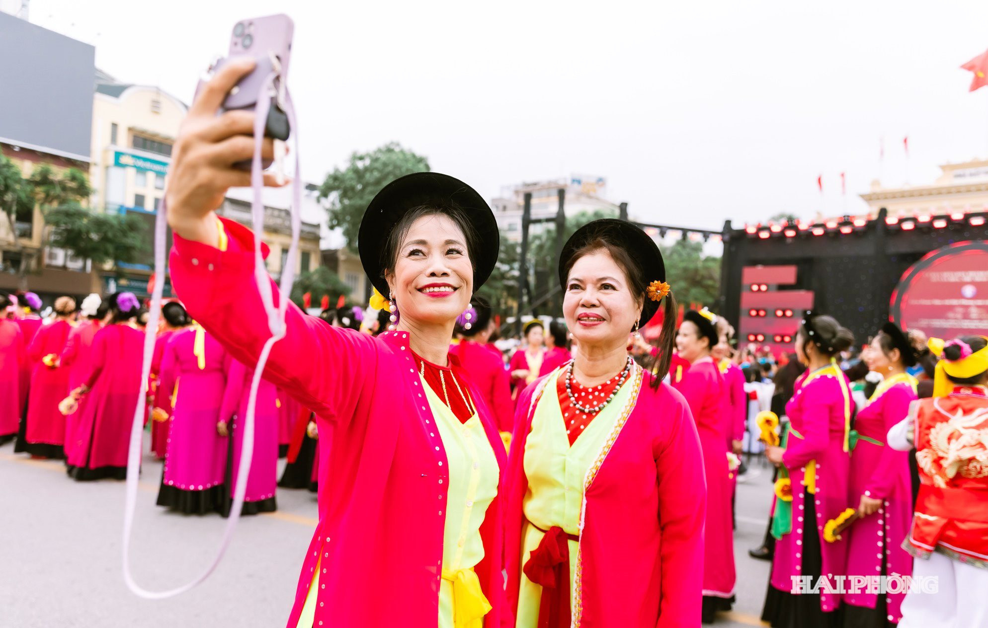 tu-khach-la-thanh-nguoi-nha-3-.jpg
