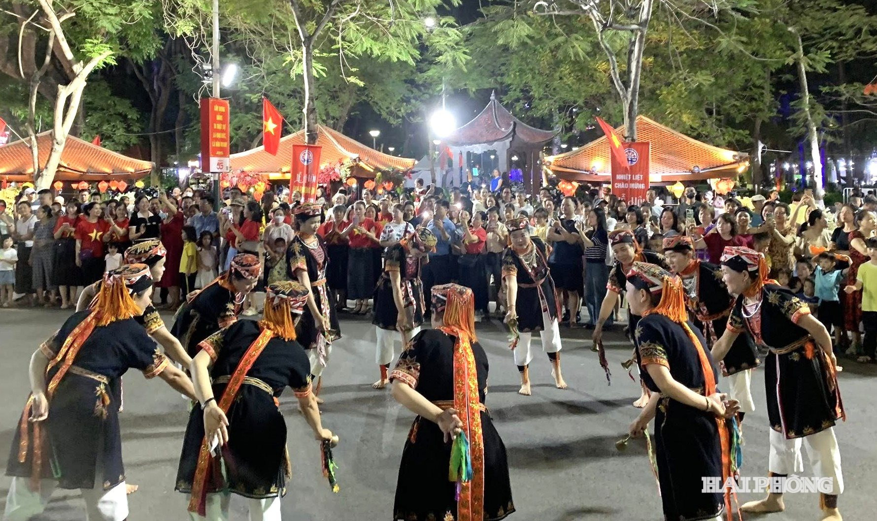 tu-khach-la-thanh-nguoi-nha-4-.jpg
