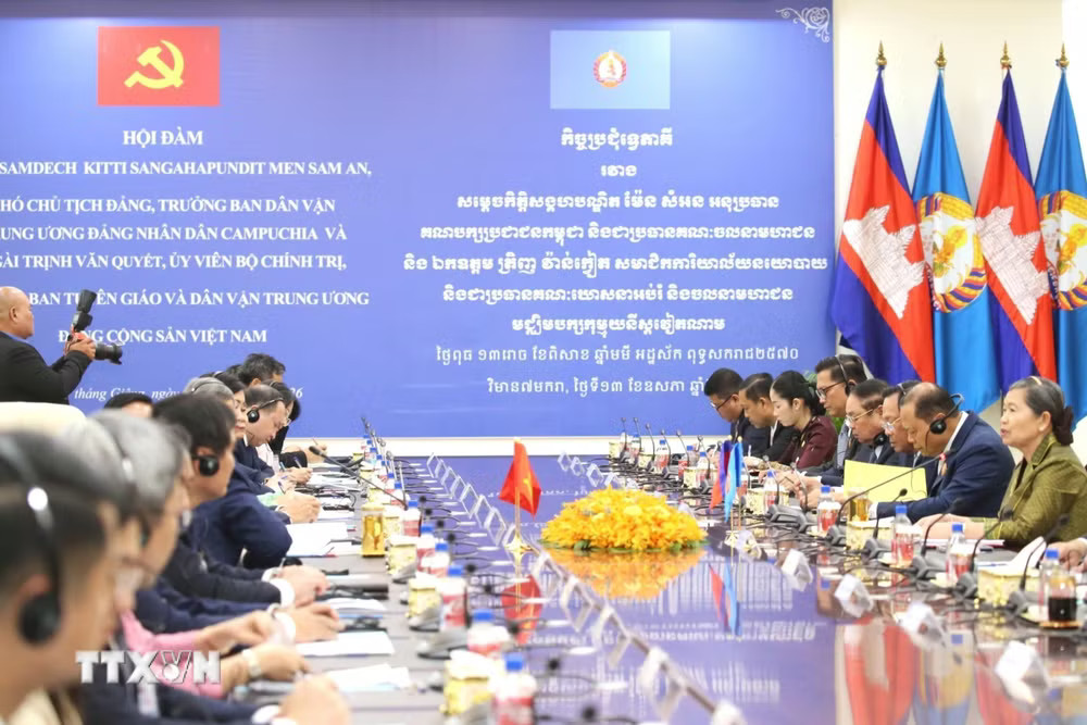 ttxvn-vna-potal-truong-ban-tuyen-giao-va-dan-van-trung-uong-hoi-dam-voi-pho-chu-tich-dang-nhan-dan-campuchia-8758646.jpg