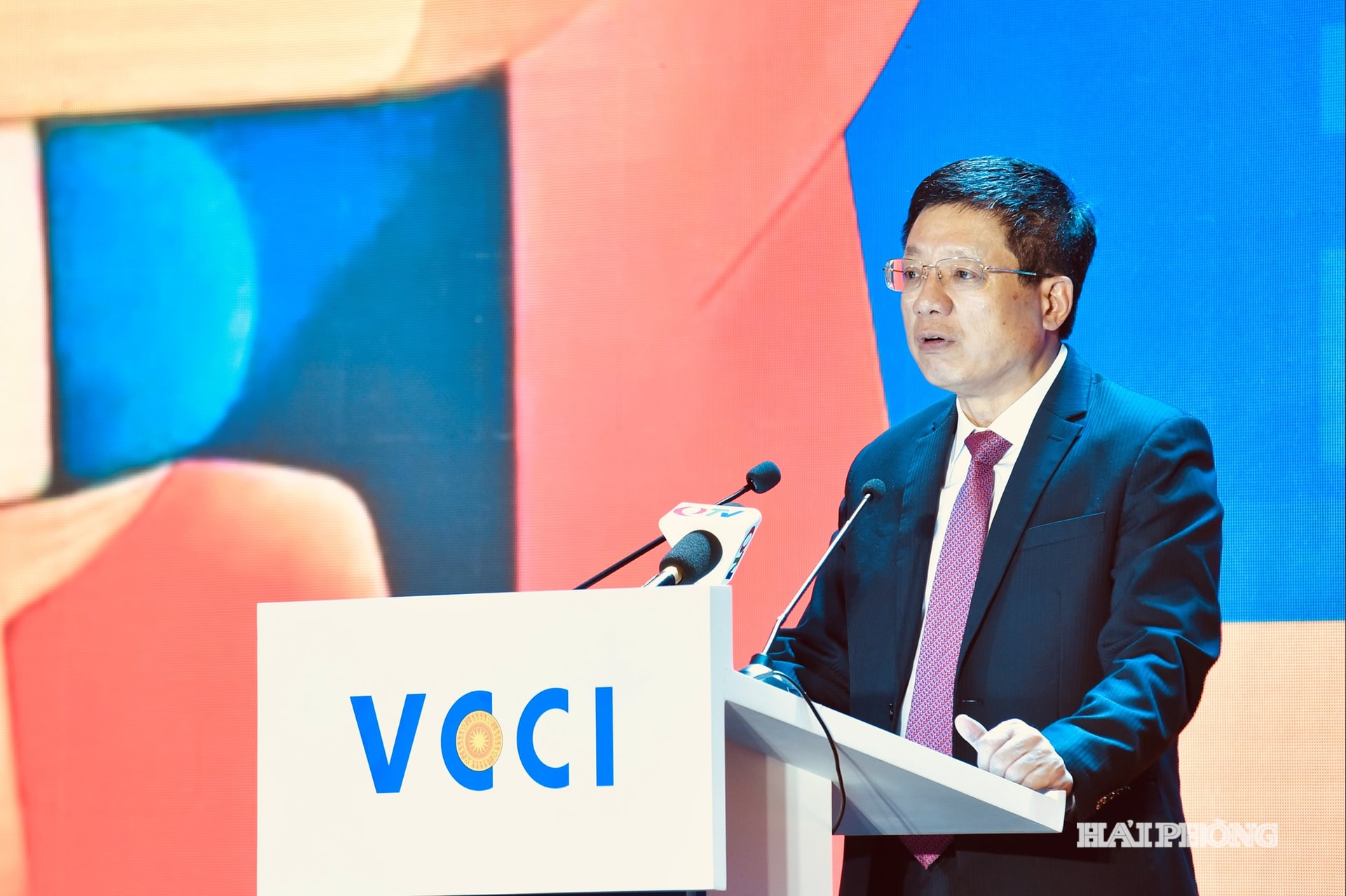 PGS.TS Hồ Sỹ Hùng, Chủ tịch Liên đoàn Thương mại và Công nghiệp Việt Nam phát biểu tại buổi lễ.