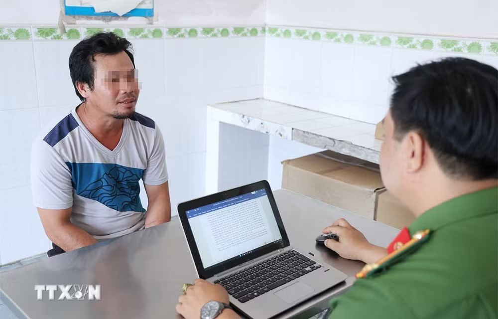 Bị can Dương Văn Chóp khai nhận tại Cơ quan Công an. (Ảnh: TTXVN phát) ttxvn-duong-van-chop.jpg