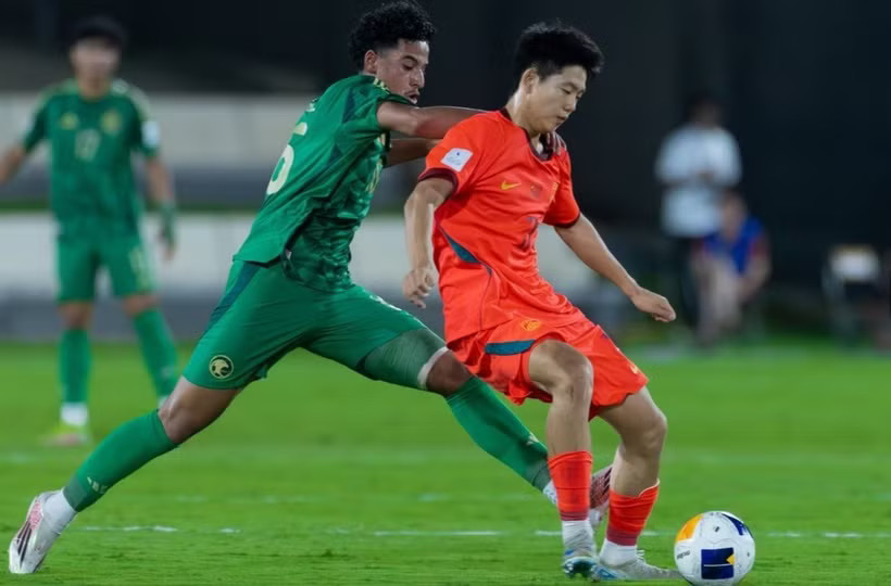 U17 Trung Quốc thắng sốc chủ nhà U17 Saudi Arabia (áo xanh). (Nguồn: AFC)