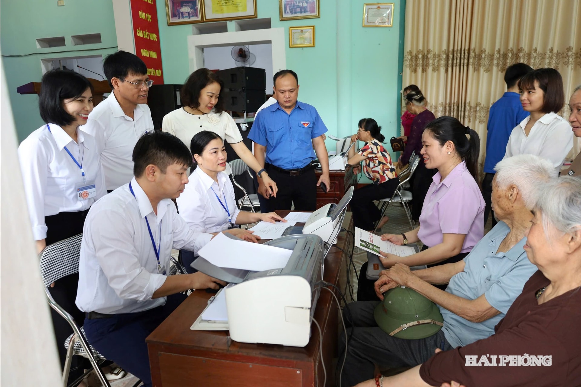Tại buổi ra mắt, người dân được hỗ trợ thực hiện một số thủ tục hành chính trực tuyến phổ biến thuộc các lĩnh vực chứng thực, hộ tịch, đăng ký hộ kinh doanh và nhiều thủ tục hành chính khác.