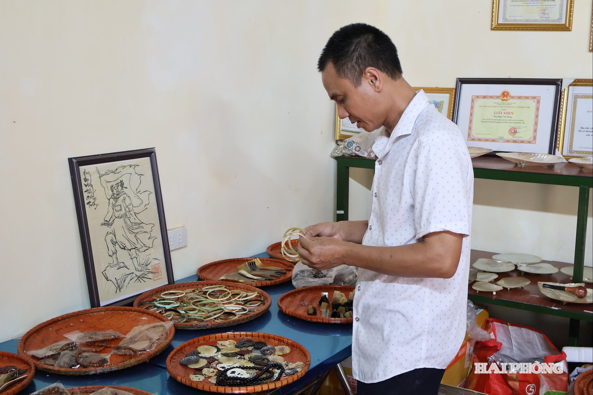 Hiện nay, sản phẩm của Hợp tác xã Làng nghề thủ công mỹ nghệ và thương mại Hà Đông được xuất khẩu sang các nước Mỹ, Anh, Pháp với số lượng từ 30.000 - 50.000 sản phẩm/năm. 