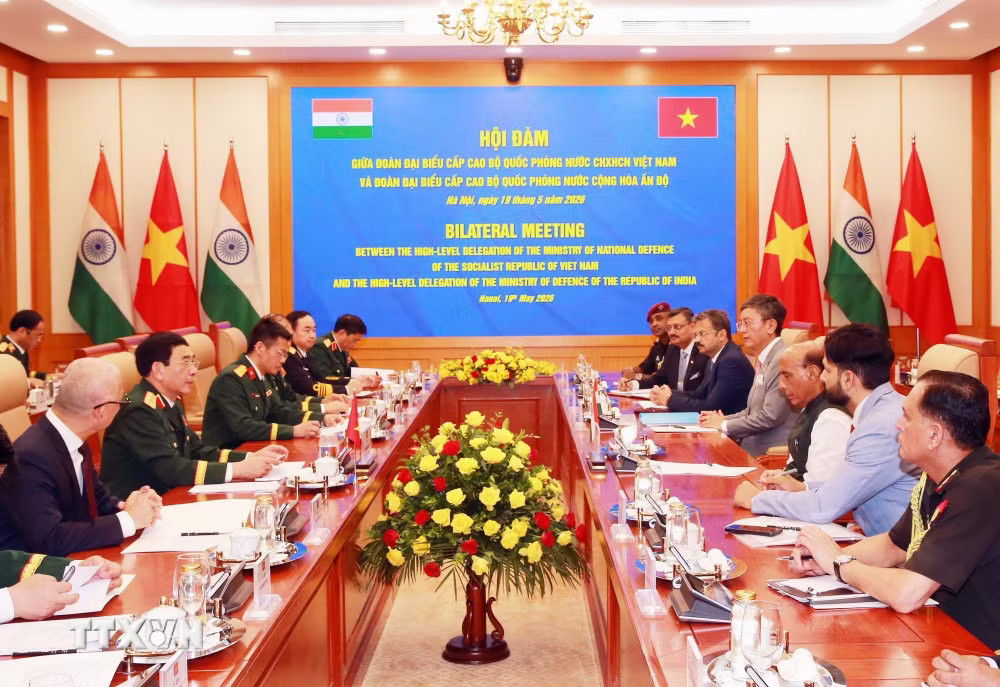 Phó Thủ tướng, Bộ trưởng Quốc phòng Phan Văn Giang và Bộ trưởng Quốc phòng Ngài Rajnath Singh tiến hành hội đàm. (Ảnh: Trọng Đức/TTXVN) ttxvn-bo-truong-quoc-phong-an-do-tham-chinh-thuc-viet-nam-1.jpg