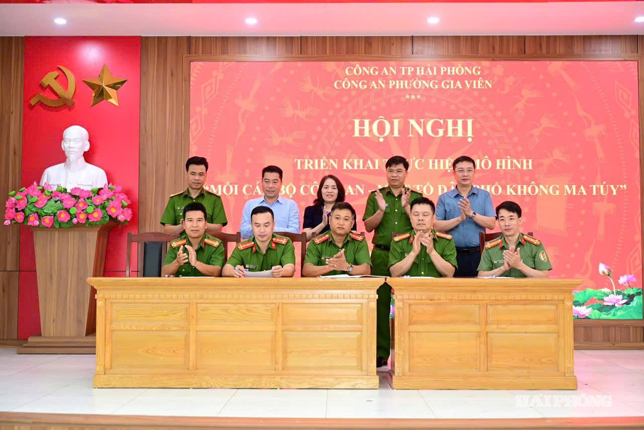 Các lực lượng Công an phường Gia Viên tham gia ký kết triển khai mô hình