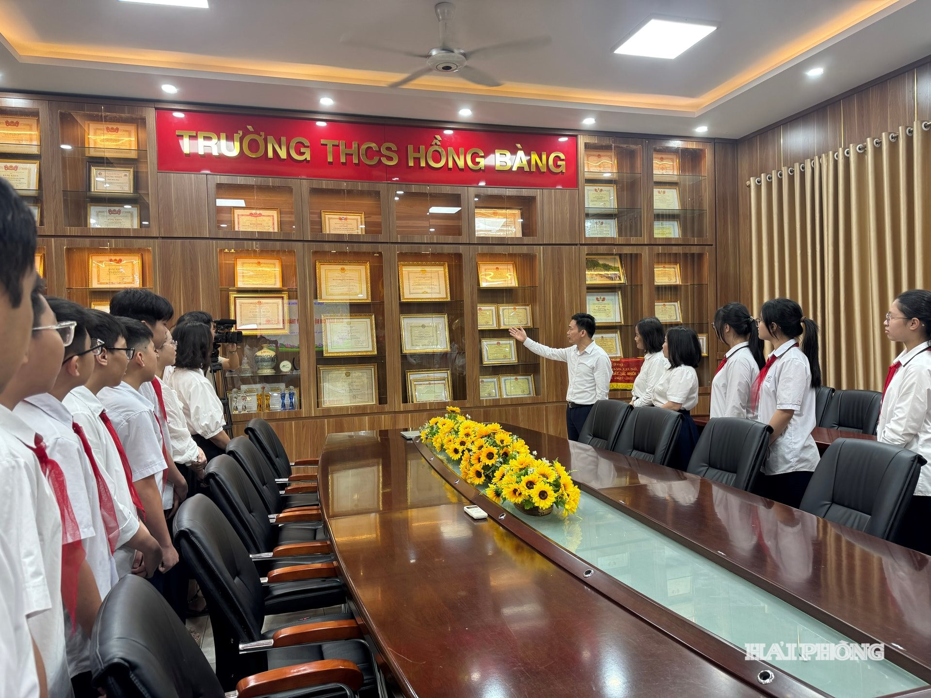 hruong-thcs-hong-bang.jpg