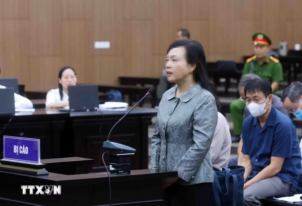 Bị cáo Nguyễn Thị Kim Tiến, cựu Bộ trưởng Bộ Y tế khai báo trước tòa. (Ảnh: Phạm Kiên/TTXVN) ttxvn-xet-xu-nguyen-thin-kim-tien-9.jpg