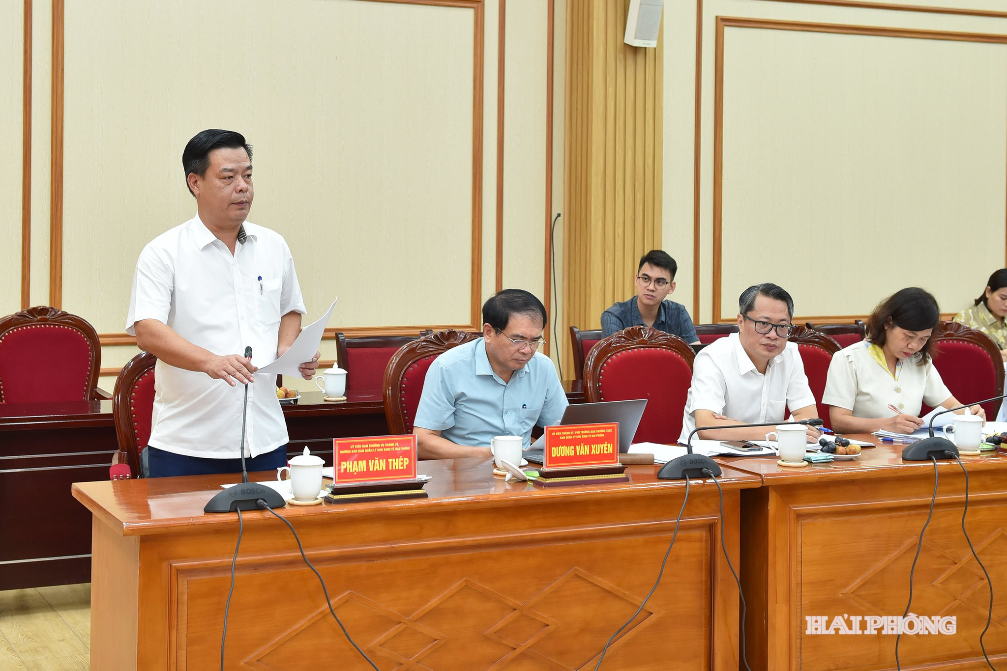 Đồng chí Phạm Văn Thép, Uỷ viên Ban Thường vụ Thành uỷ, Trưởng Ban Quản lý Khu kinh tế Hải Phòng phát biểu tại cuộc làm việc.
