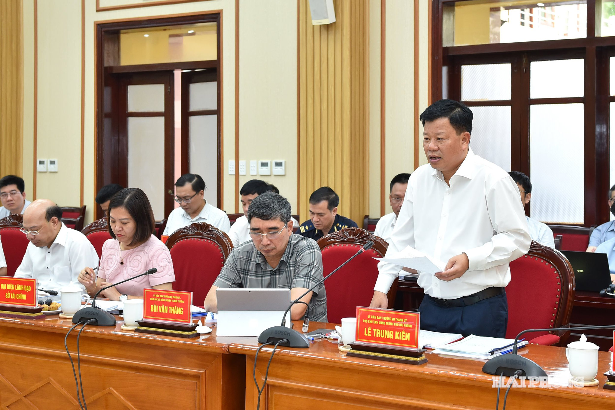 Đồng chí Lê Trung Kiên, Uỷ viên Ban Thường vụ Thành uỷ, Phó Chủ tịch UBND thành phố phát biểu tại cuộc làm việc.