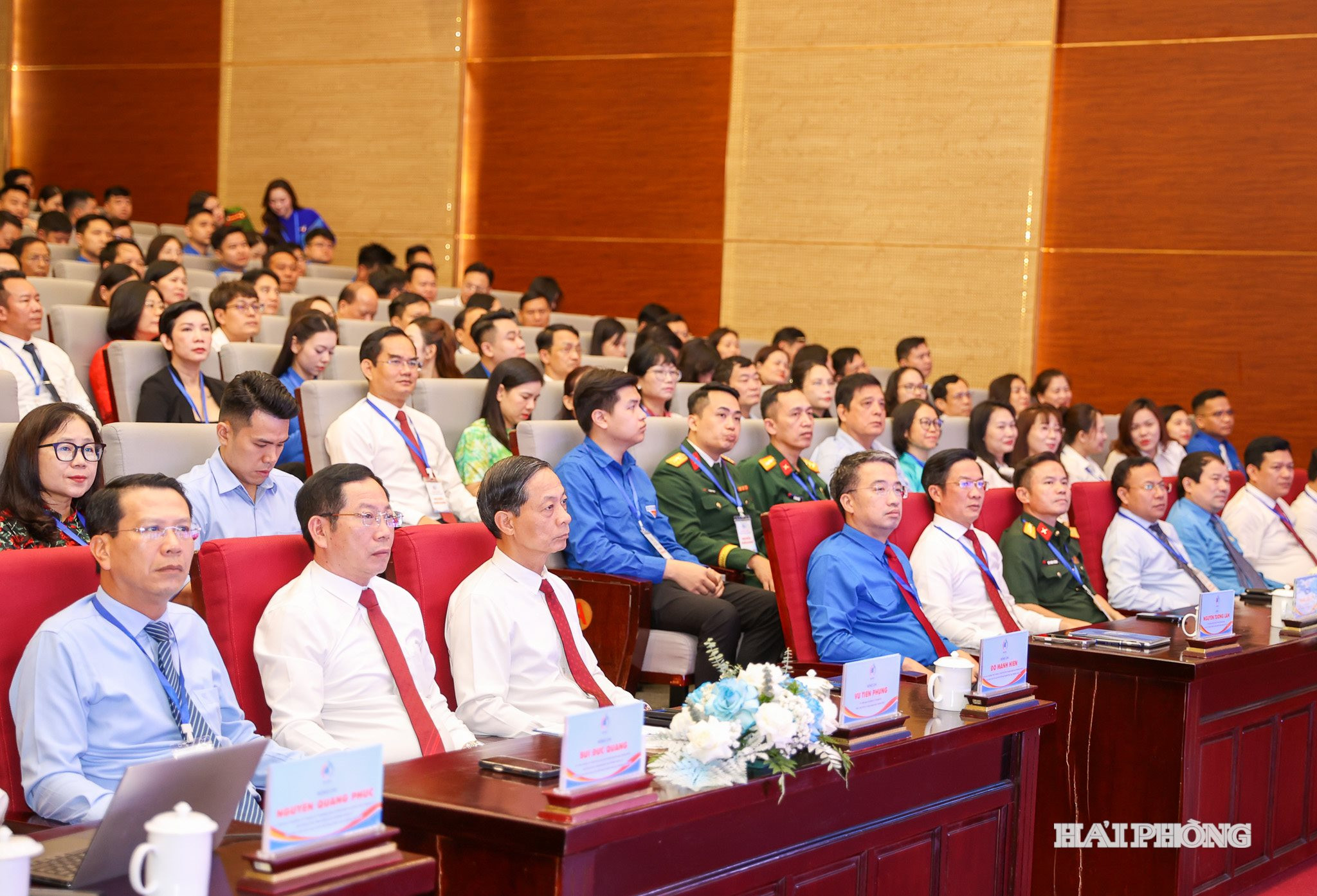 Các đồng chí lãnh đạo, đại biểu dự hội nghị