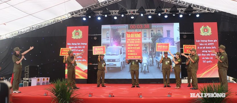 Các đội thi tham gia phần thi tài năng