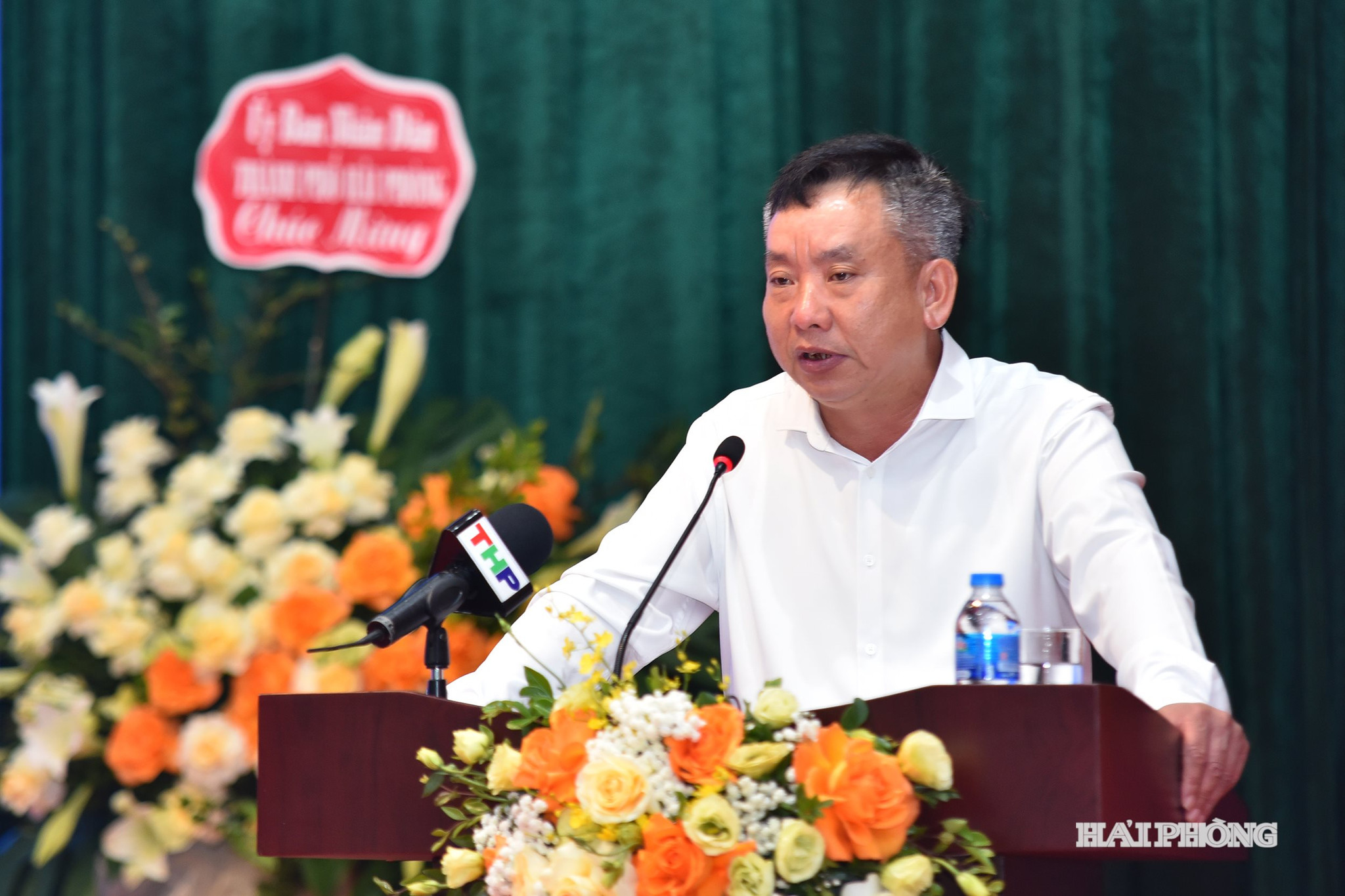 Đồng chí Trần Văn Quân, Phó chủ tịch UBND thành phố phát biểu tại hội nghị