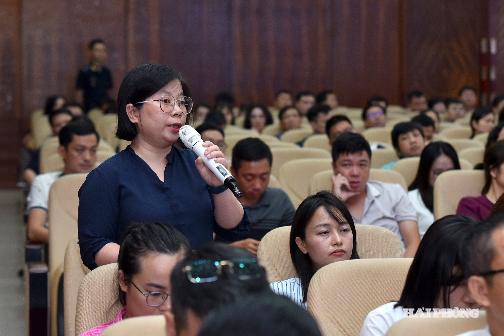 chu tich lam viec tai hq8