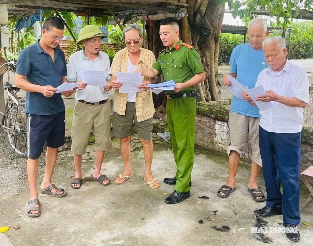 cong-an-tuyen-truyen.jpg