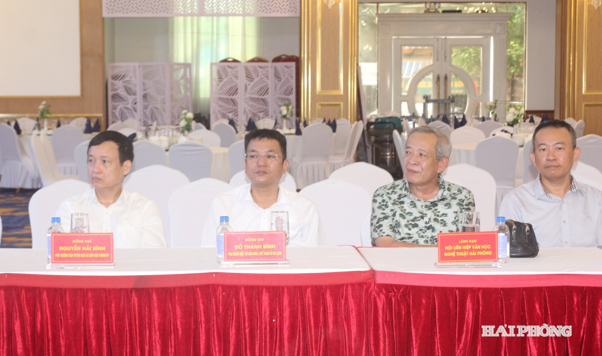 Các đại biểu dự hội nghị