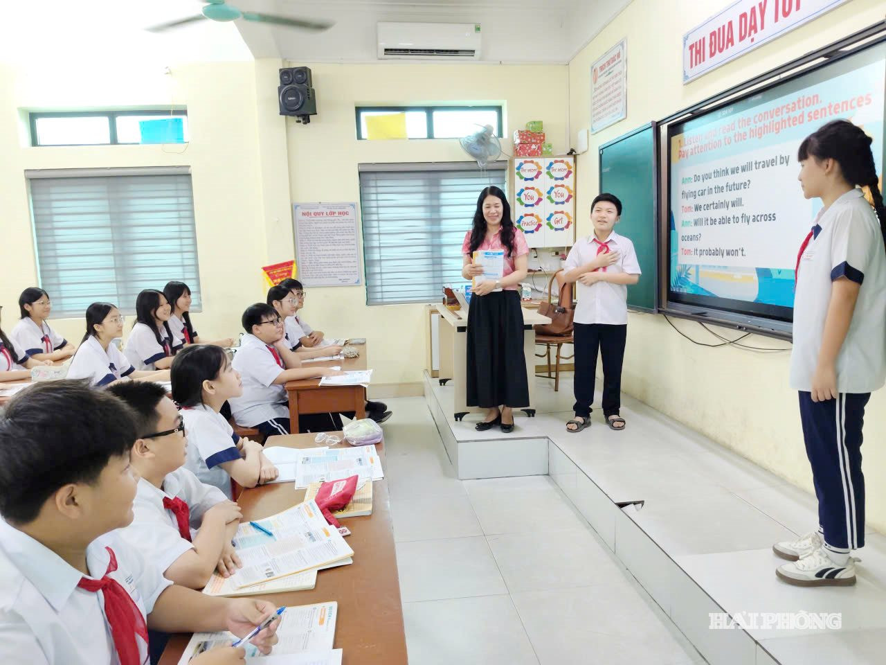 Cô và trò Trường THCS Lê Ích Mộc thường xây dựng, tổ chức các chủ đề giao tiếp bằng tiếng Anh, tạo không khí thoải mái để học sinh tự tin nói tiếng Anh nhiều hơn.