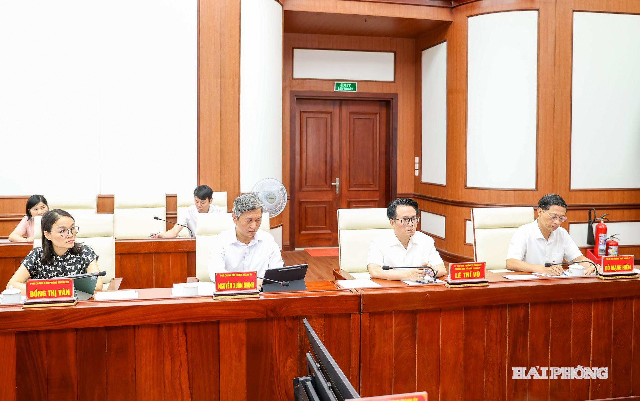 Các đồng chí: Đỗ Mạnh Hiến, Phó Bí thư Thường trực Thành uỷ; Lê Trí Vũ, Uỷ viên Ban Thường vụ Thành uỷ, Trưởng Ban Tổ chức Thành uỷ dự cuộc làm việc