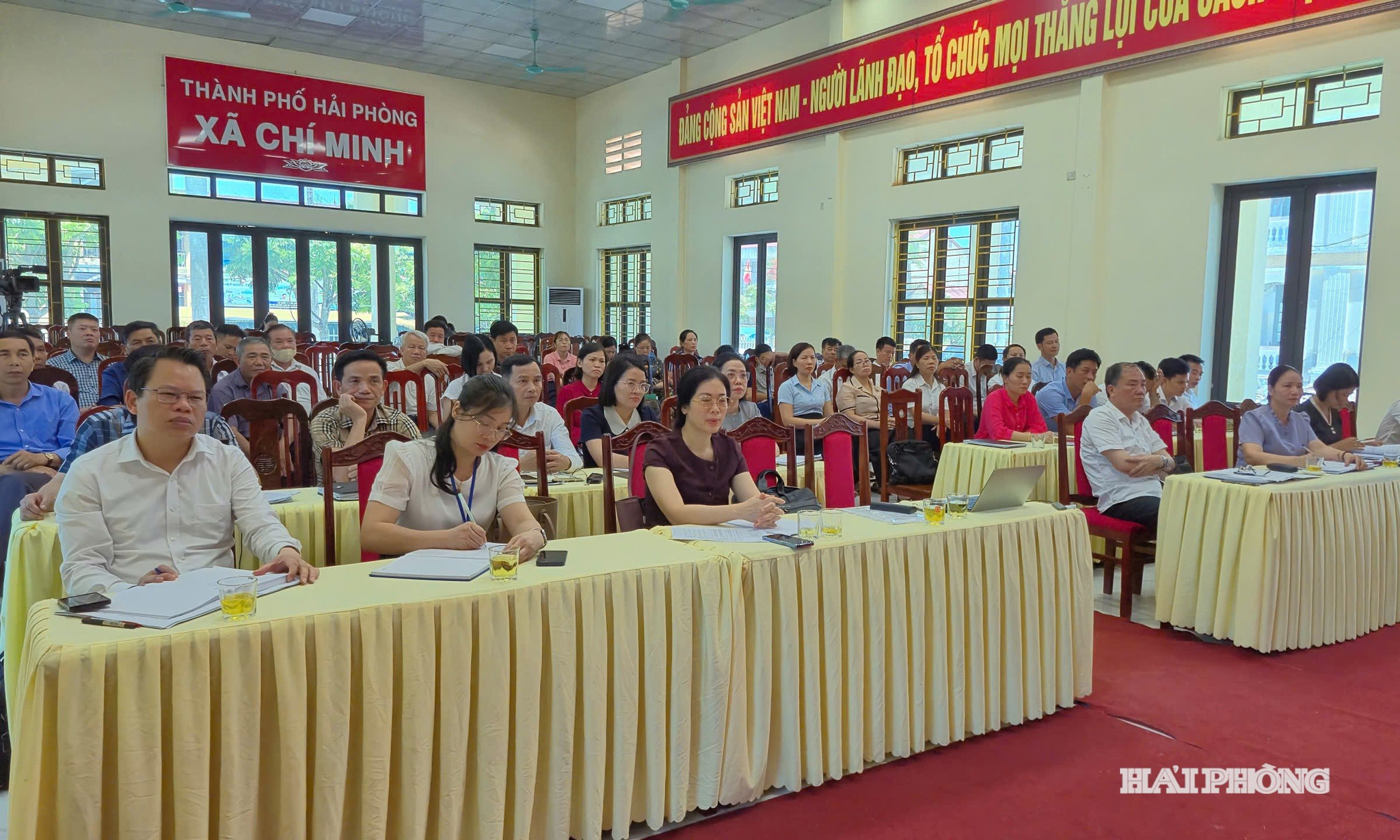 Chí Minh Sơ kết 1 năm