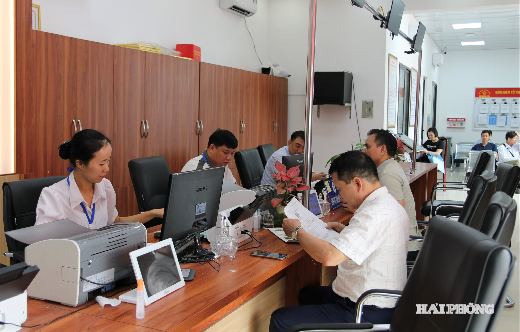 hanh-chinh-cong.jpg